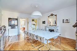 Montaigne - Superb 5th floor apartment with Eiffel Tower views