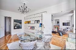 Montaigne - Superb 5th floor apartment with Eiffel Tower views