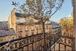 Montaigne - Superb 5th floor apartment with Eiffel Tower views