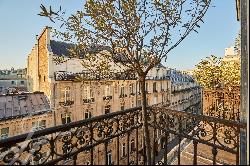 Montaigne - Superb 5th floor apartment with Eiffel Tower views