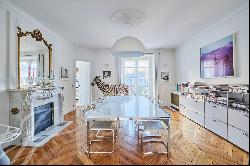 Montaigne - Superb 5th floor apartment with Eiffel Tower views