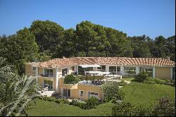 Mougins - In a prestigious gated Domaine