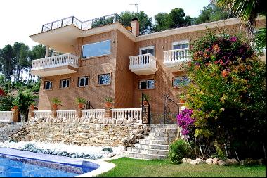Luxury house with swimming pool in El Bosque