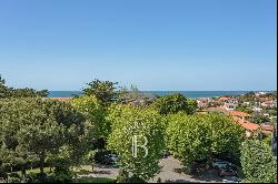 ANGLET, LAST FLOOR, BEAUTIFUL APARTMENT WITH TERRACE AND GARAGE