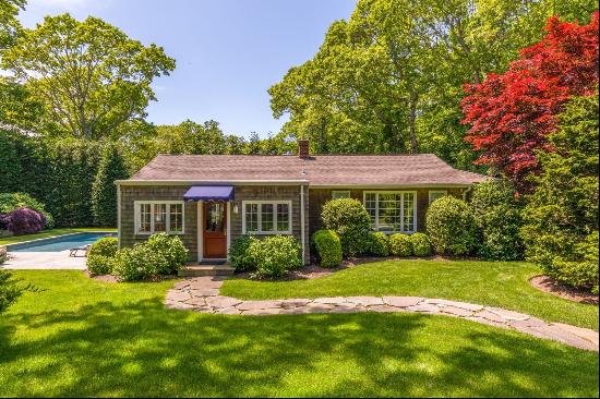 RR# 25-131 East Hampton - Completely renovated one story cottage on a secluded private lan