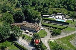 21-HECTARE FARM WITH HOBBY VINEYARD FOR SALE IN TUSCANY