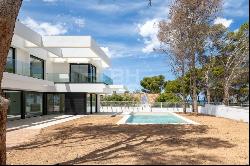 New luxury villa with sea views in the most beautiful area in De, Dénia 03700