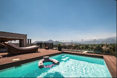 Spectacular duplex with unobstructed view and pool