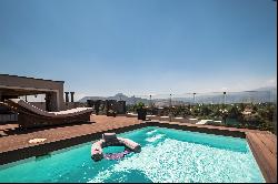 Spectacular duplex with unobstructed view and pool