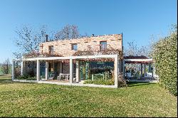 Modern, eco-friendly design villa on the hills of Parma