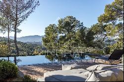 MOUGINS - CONTEMPORARY VILLA WITH PANORAMIC VIEW