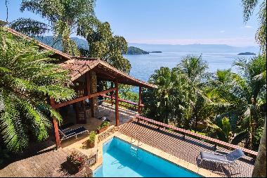 House with a privileged view to the sea in Paraty