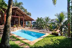 House with a privileged view to the sea in Paraty