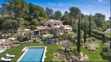 Cannes hinterland - Superb villa in a prestigious gated domain