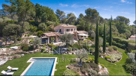 Cannes hinterland - Superb villa in a prestigious gated domain