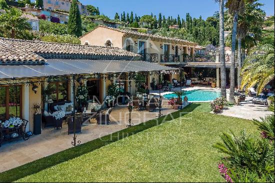 Mougins - Close to the village - with sea view