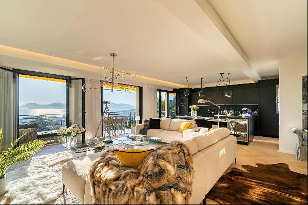 Fully renovated 5-bedroom apartment with panoramic sea view in Cannes Californie.
