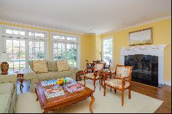 Stunning Custom Summer Rental in Wainscott