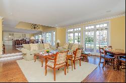 Stunning Custom Summer Rental in Wainscott