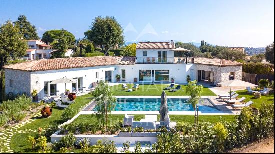 St Paul de Vence - Beautiful view on the perched village