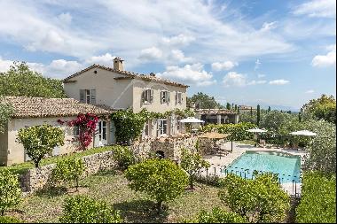 VALBONNE - CHARMING PROVENCAL BASTIDE