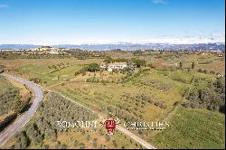 LUXURY VILLA WITH TENNIS COURT FOR SALE IN VINCI, TUSCANY