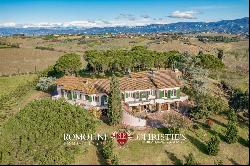 LUXURY VILLA WITH TENNIS COURT FOR SALE IN VINCI, TUSCANY