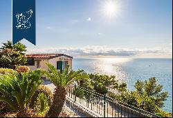 Panoramic estate with a view of the Ligurian Sea, just five minutes from the Tre Ponti bea