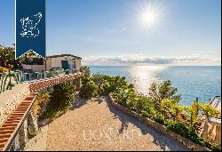 Panoramic estate with a view of the Ligurian Sea, just five minutes from the Tre Ponti bea