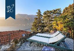 Finely-renovated luxury villa in a charming panoramic position in Torno