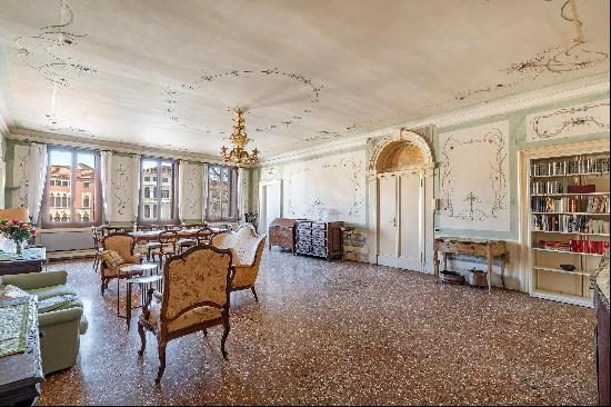 Spacious period apartment with views over Campo San Polo.