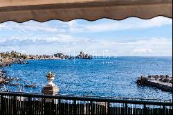 Seafront apartment in Aci Castello