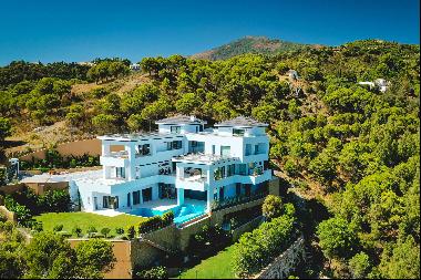 Magnificent Hilltop Villa in Reserva de Alcuzcuz