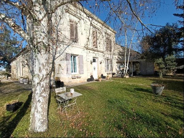 Vineyard estate for sale of 8,5 ha in AOC Castillon Côtes de Bordeaux