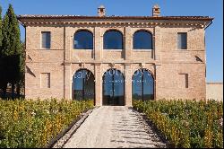 Exceptional luxury villa close to Siena and Montalcino with pool