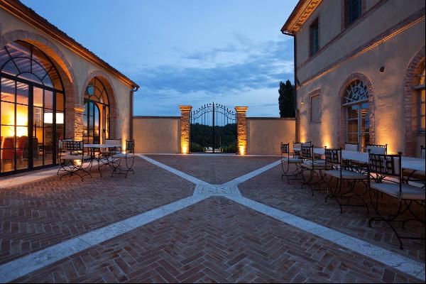 Exceptional luxury villa close to Siena and Montalcino with pool