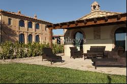 Exceptional luxury villa close to Siena and Montalcino with pool