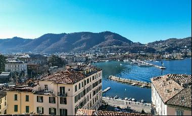 Beautiful penthouse with terraces a few steps from Lake Como