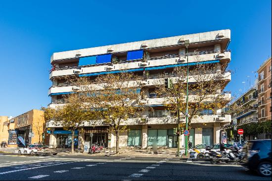 Bright 5-bedroom flat in an outstanding building in Seville