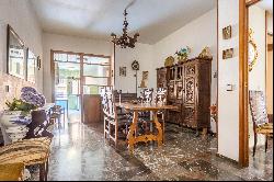 Bright 5-bedroom flat in an outstanding building in Seville