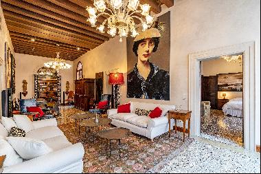 Luxury period apartment located in the ancient heart of Venice, the Sestrier di Castello