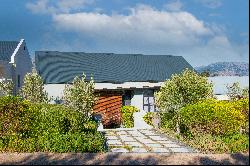 Spectacular views in gated Franschhoek Estate