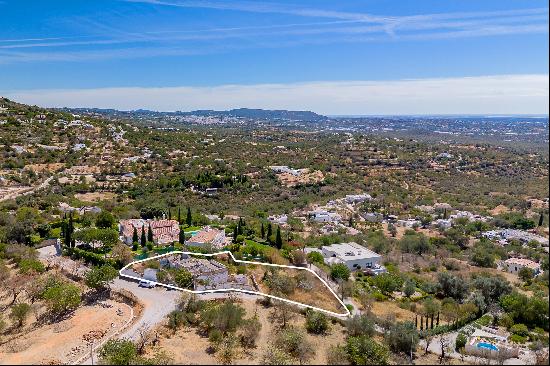 Excellent plot with an approved project to construct a three bedroom villa in Loulé, Algar