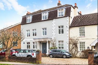 Flat For Sale in Esher.