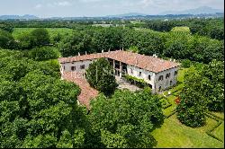 Gorgeous historic estate with private vineyard in Franciacorta