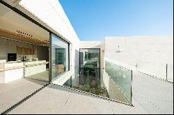 Madrid Villa: Luxury Meets Nat