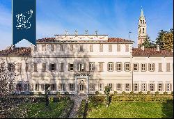 Luxurious historical villa surrounded by nature for sale in the province of Milan