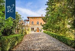 Charming estate with a pool near Florence