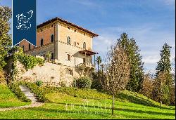 Charming estate with a pool near Florence