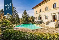 Charming estate with a pool near Florence